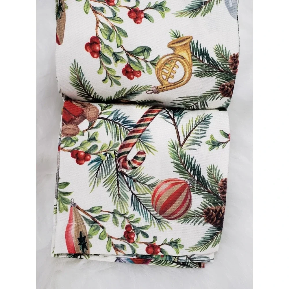 NEW Set Of 4 POTTERY BARN NOSTALGIC CHRISTMAS ICONS COTTON TWILL NAPKINS #2